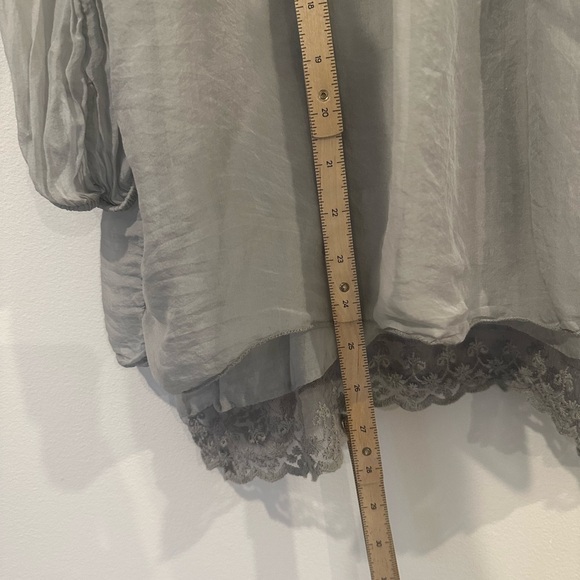 Italian made 100% silk light grey tunic/blouse w lace trim S - Picture 4 of 6